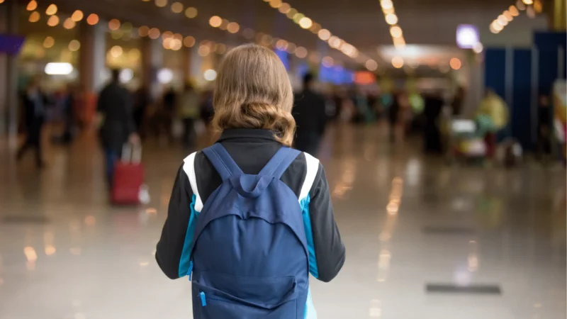 Saiba quando a autorização de viagem é obrigatória para menores