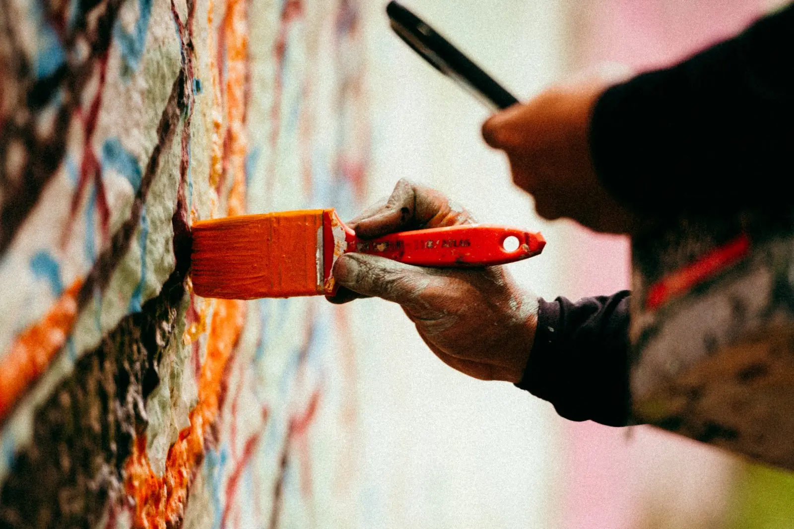 Setor Capuava recebe intervenção com quatro murais de graffiti