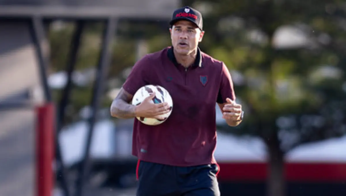 Técnico Roger Silva estreia no Atlético com mudanças no time