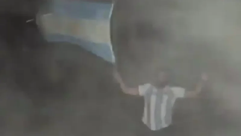 Torcedor comemora vitória da Argentina sob frio da Antártida; vídeo