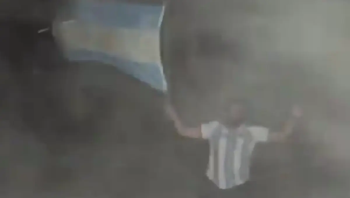 Torcedor comemora vitória da Argentina sob frio da Antártida; vídeo