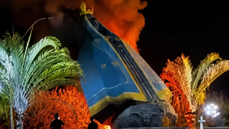 Velas destruíram imagem de Nossa Senhora Aparecida