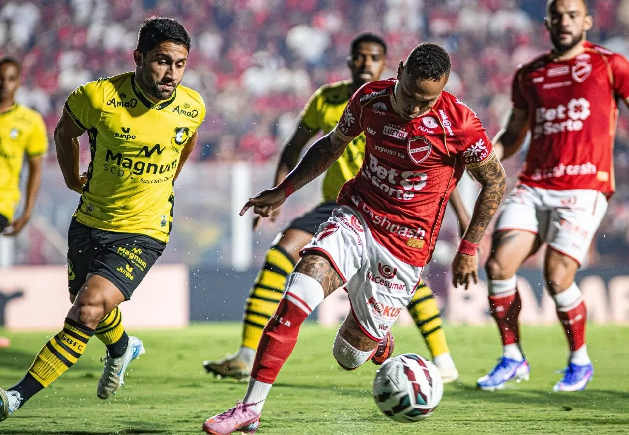 Vila Nova derrota São Bernardo e retoma liderança da Série B