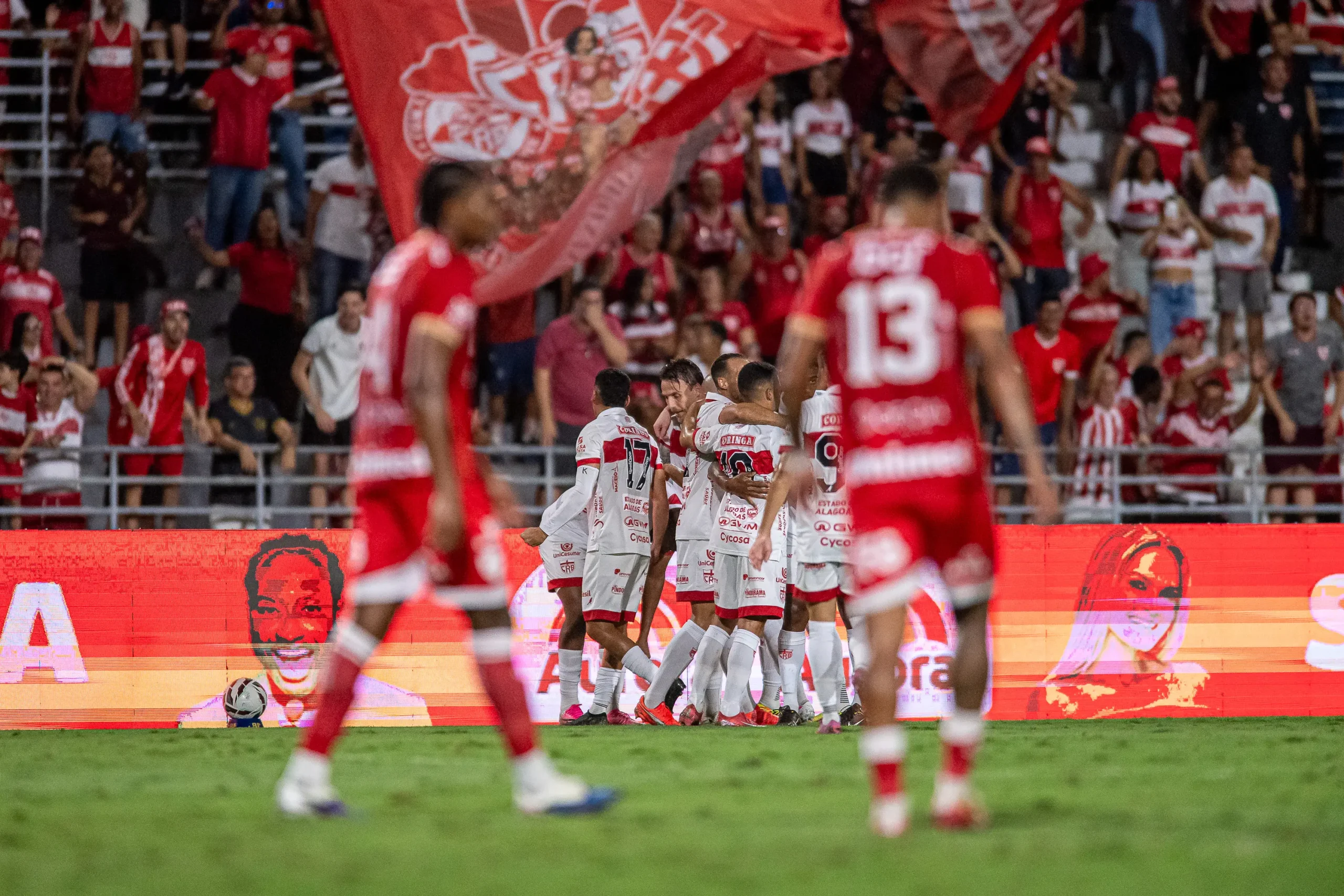 Vila sofre dois gols do CRB em seis minutos