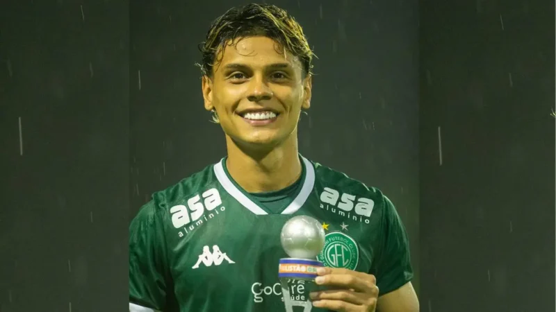 Volante diz que assiste à Copa e falou com craque da Colômbia
