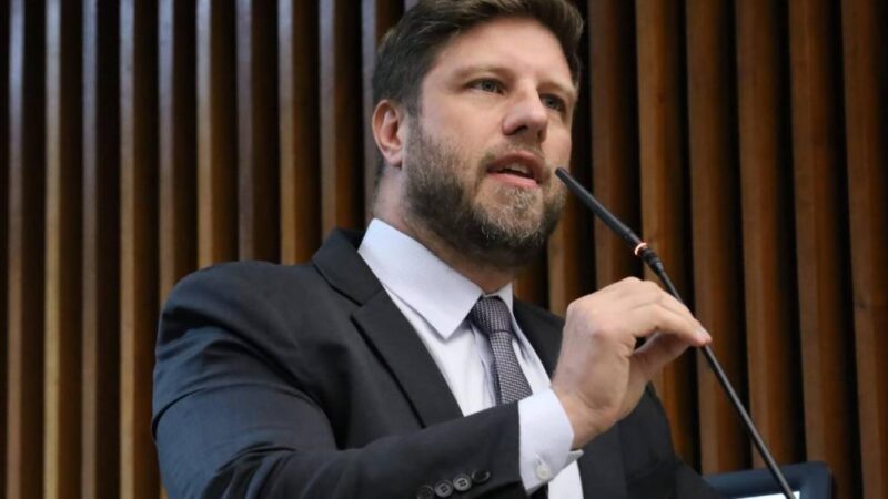 PDT oficializa candidatura de Requião Filho ao governo do Paraná