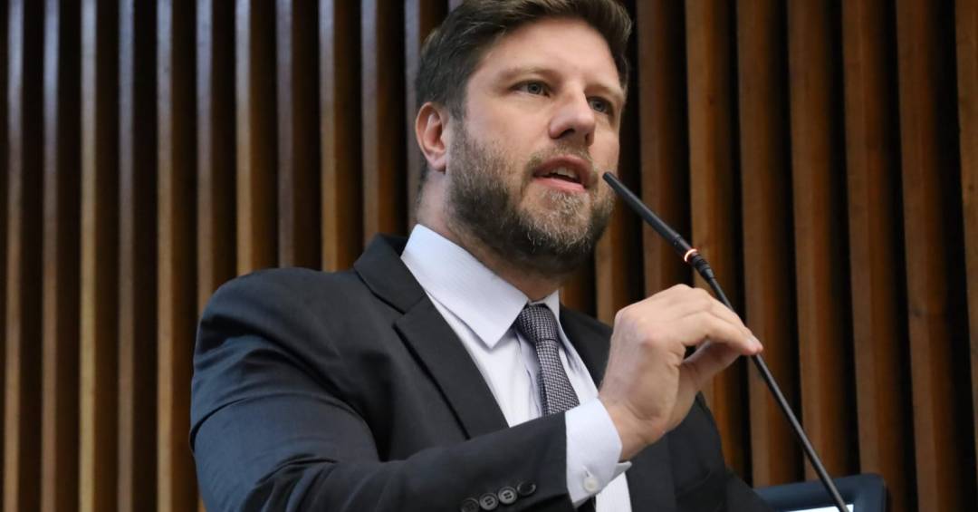 PDT oficializa candidatura de Requião Filho ao governo do Paraná