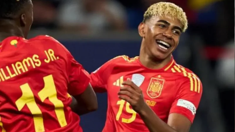 Yamal faz 19 na véspera do jogo mais importante da vida