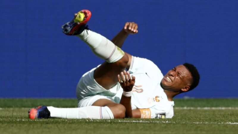 Mbappé revela estado de seu tornozelo