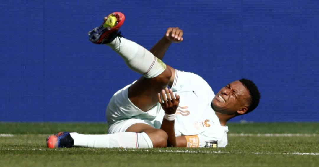 Mbappé revela estado de seu tornozelo