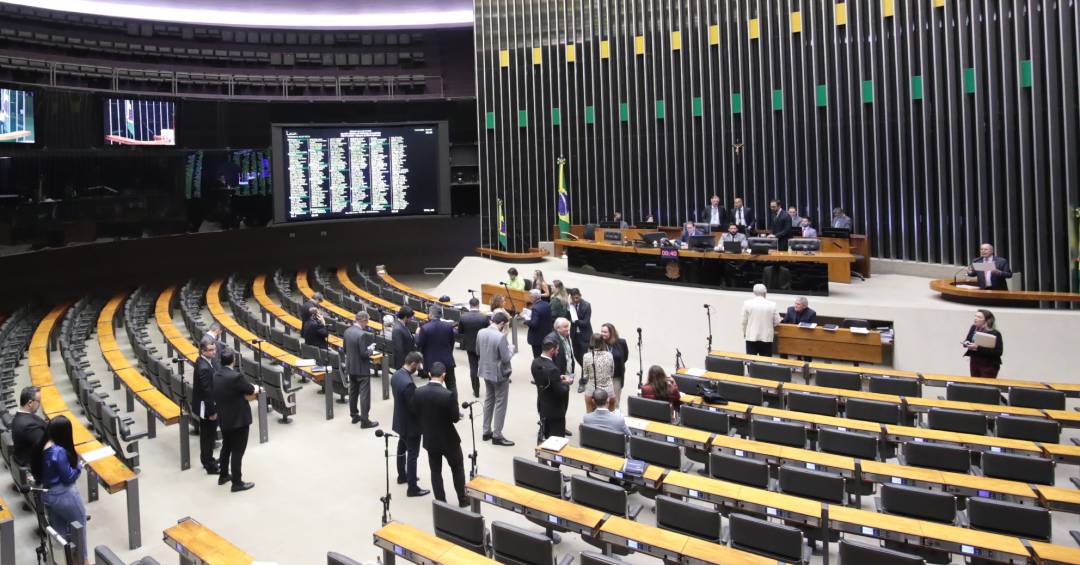 A tentativa de ex-deputados de reverter perda de mandato