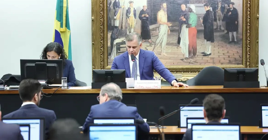 CCJ da Câmara aprova fim da aposentadoria como punição para juízes