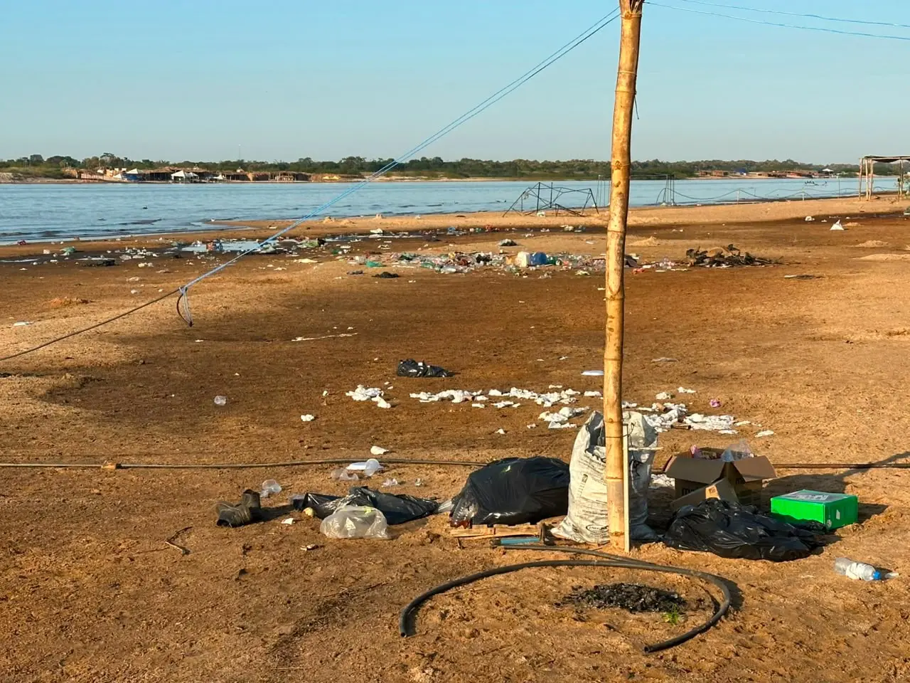 3 toneladas de lixo são retiradas de praia no Araguaia