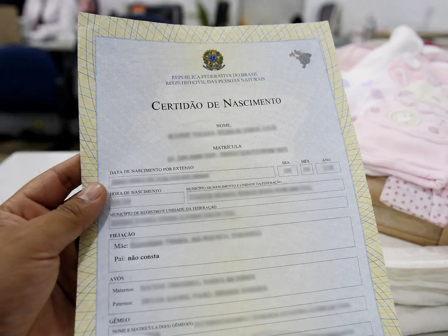 5,2 mil crianças são registradas por ano sem nome do pai em GO