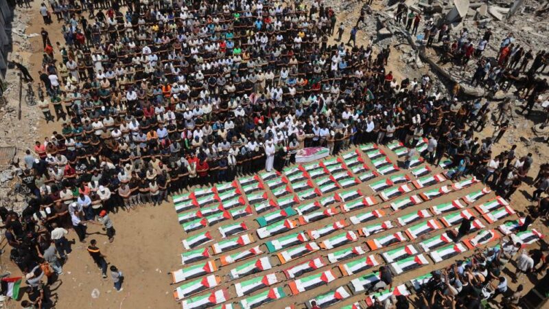 Três anos depois, Gaza enterra 112 pessoas da mesma família vítimas de ataque israelense