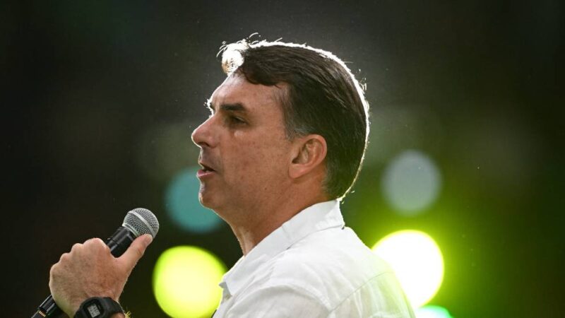 Pesquisa indica a dificuldade duradoura na campanha eleitoral de Flávio Bolsonaro