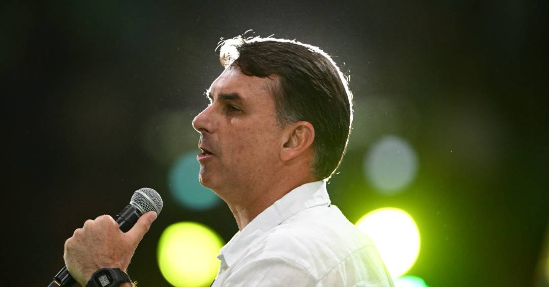 Pesquisa indica a dificuldade duradoura na campanha eleitoral de Flávio Bolsonaro