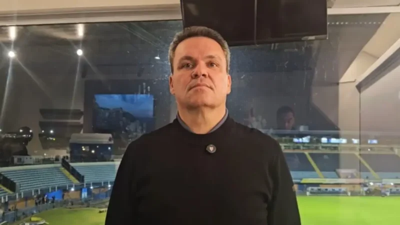 Adson não descarta emprestar meias: “Quero desafogar a folha”