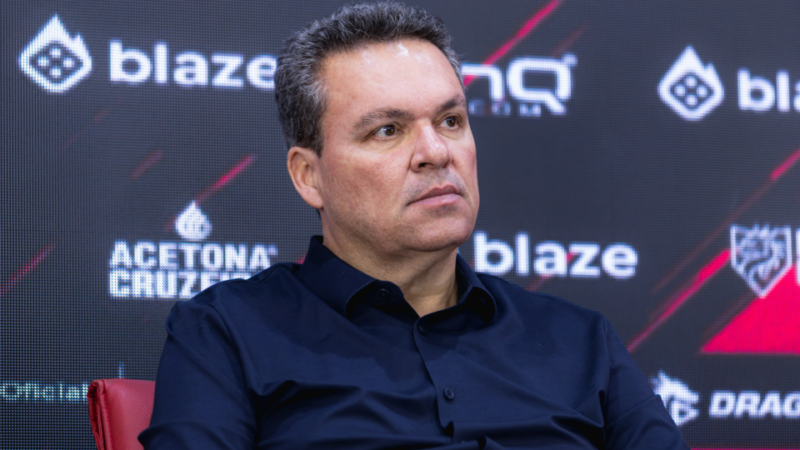 Adson pede arbitragem FIFA para evitar polêmicas no clássico