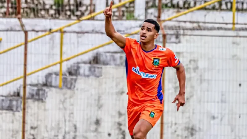 Anápolis anuncia contratação de zagueiro para reta final da Série C
