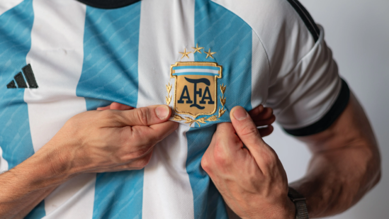 Argentina declara apoio a gestão de Infantino, presidente da Fifa