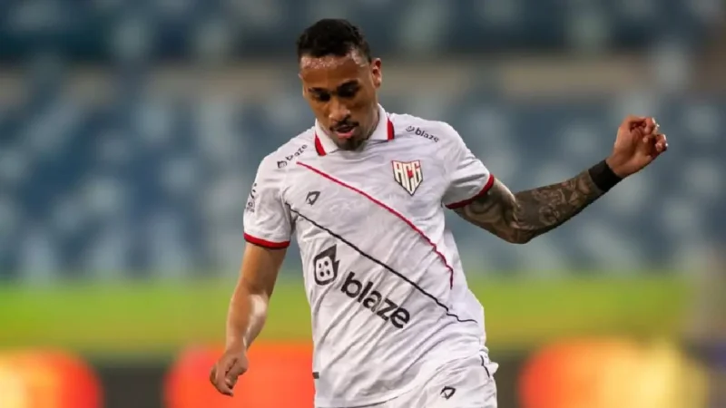 Atlético conta com retorno de lateral e atacante para o clássico