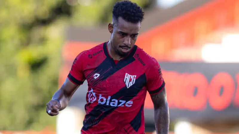 Atlético segue sem contar com lateral direito para encarar o Avaí