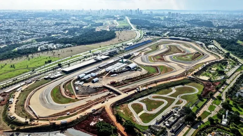 Autódromo de Goiânia começa a receber asfalto da Fórmula Indy