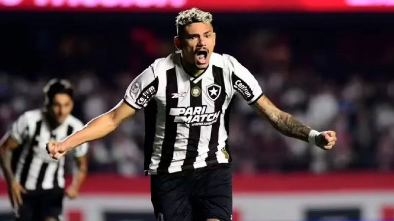 Botafogo próximo de acertar retorno do atacante Tiquinho Soares