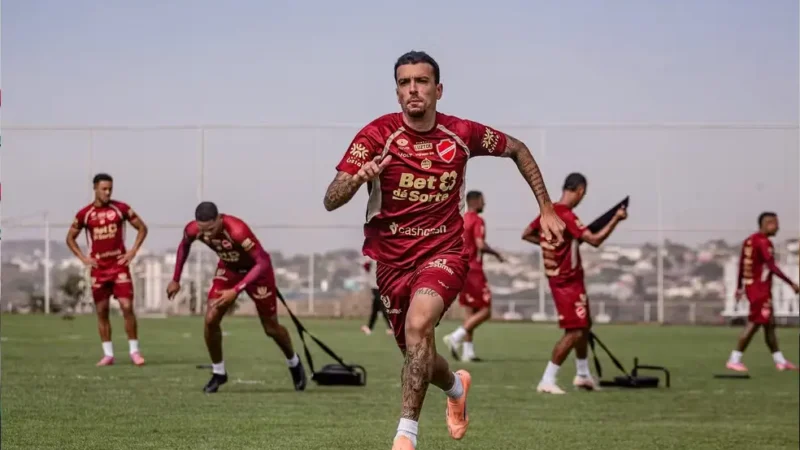 Bruno Xavier lidera lista de possíveis retornos do DM no Vila Nova