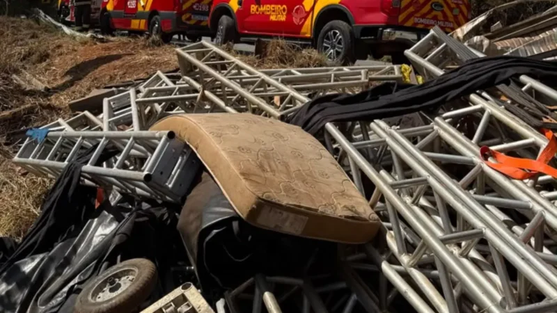 Caminhão capota e deixa um morto e quatro feridos em GO