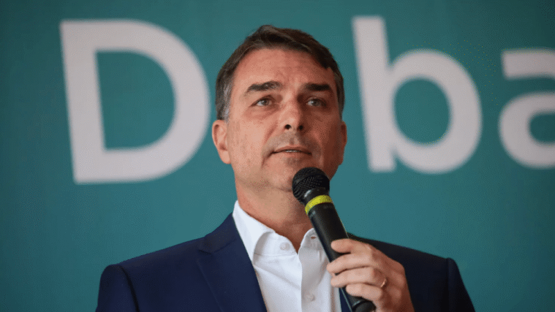Flávio Bolsonaro apoia exploração de petróleo na Foz do Amazonas