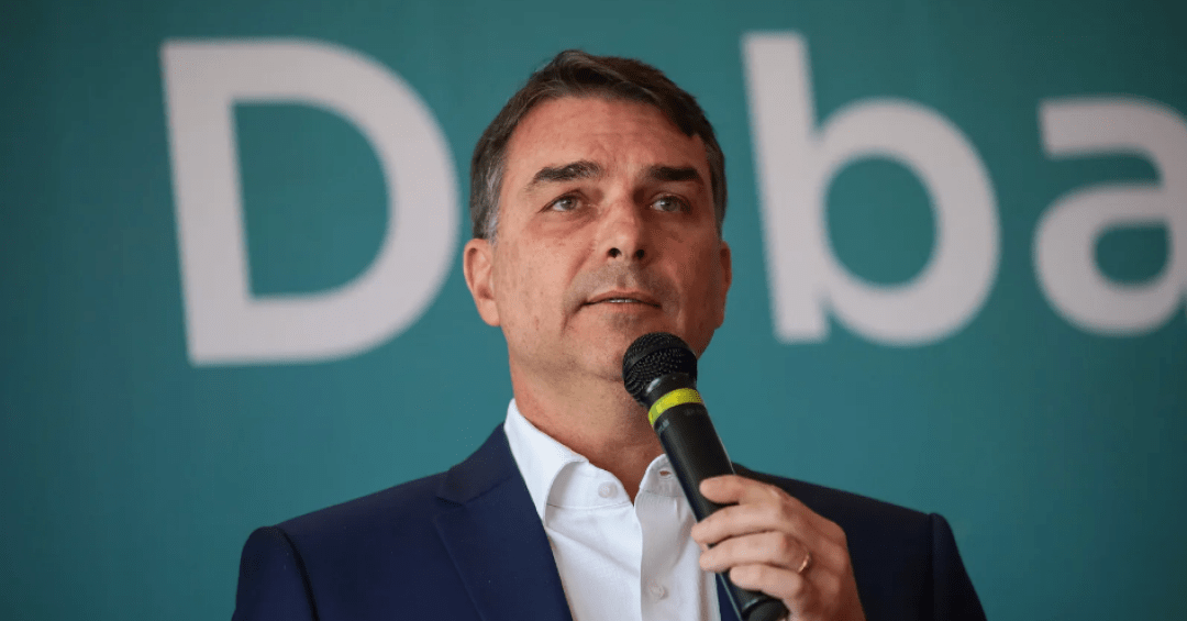 Flávio Bolsonaro apoia exploração de petróleo na Foz do Amazonas
