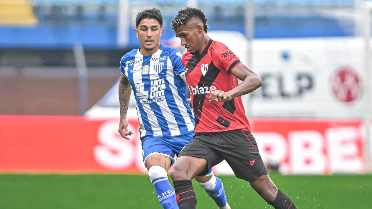 Com gol aos 49 do 2° tempo, Atlético vence o Avaí e entra no G-6