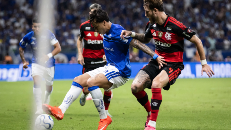 Em jogo quente no Mineirão, Cruzeiro e Flamengo empatam