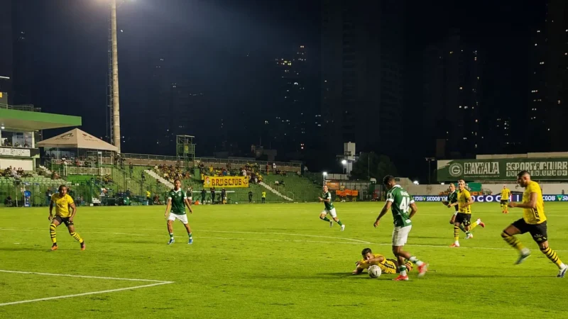 Esmeraldino desempata; veja o gol