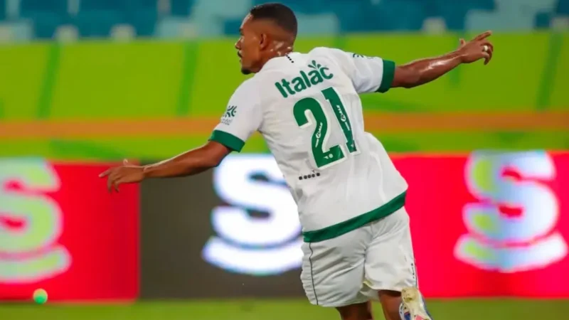 Esmeraldino sai na frente com gol de Jean Carlos