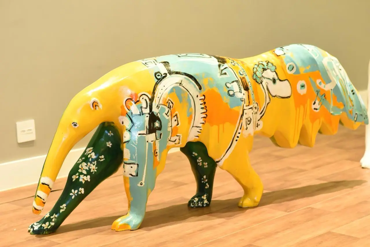 Exposição em Goiânia transforma capivaras em obras de arte