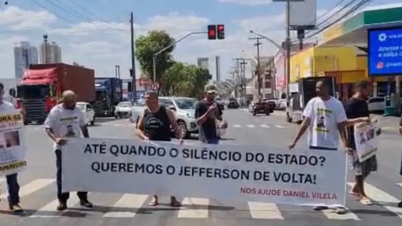 Família cobra respostas sobre sumiço de Jefferson em Aparecida