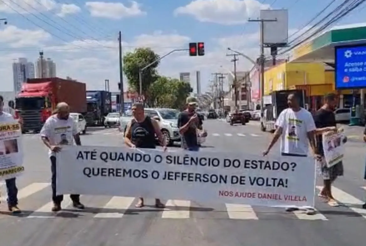 Família cobra respostas sobre sumiço de Jefferson em Aparecida