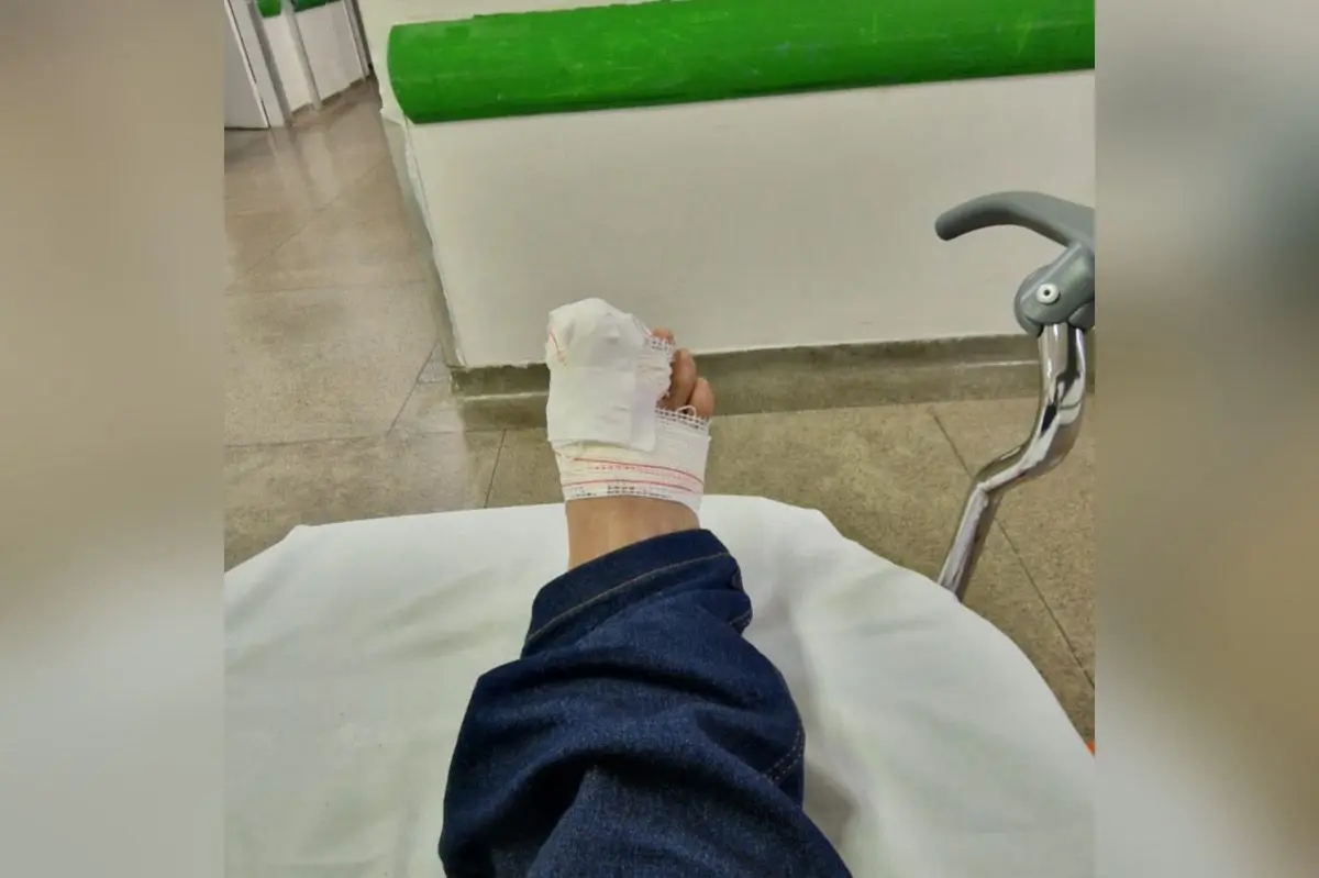 Fio atravessado na via deixa motociclista ferido em Goiânia