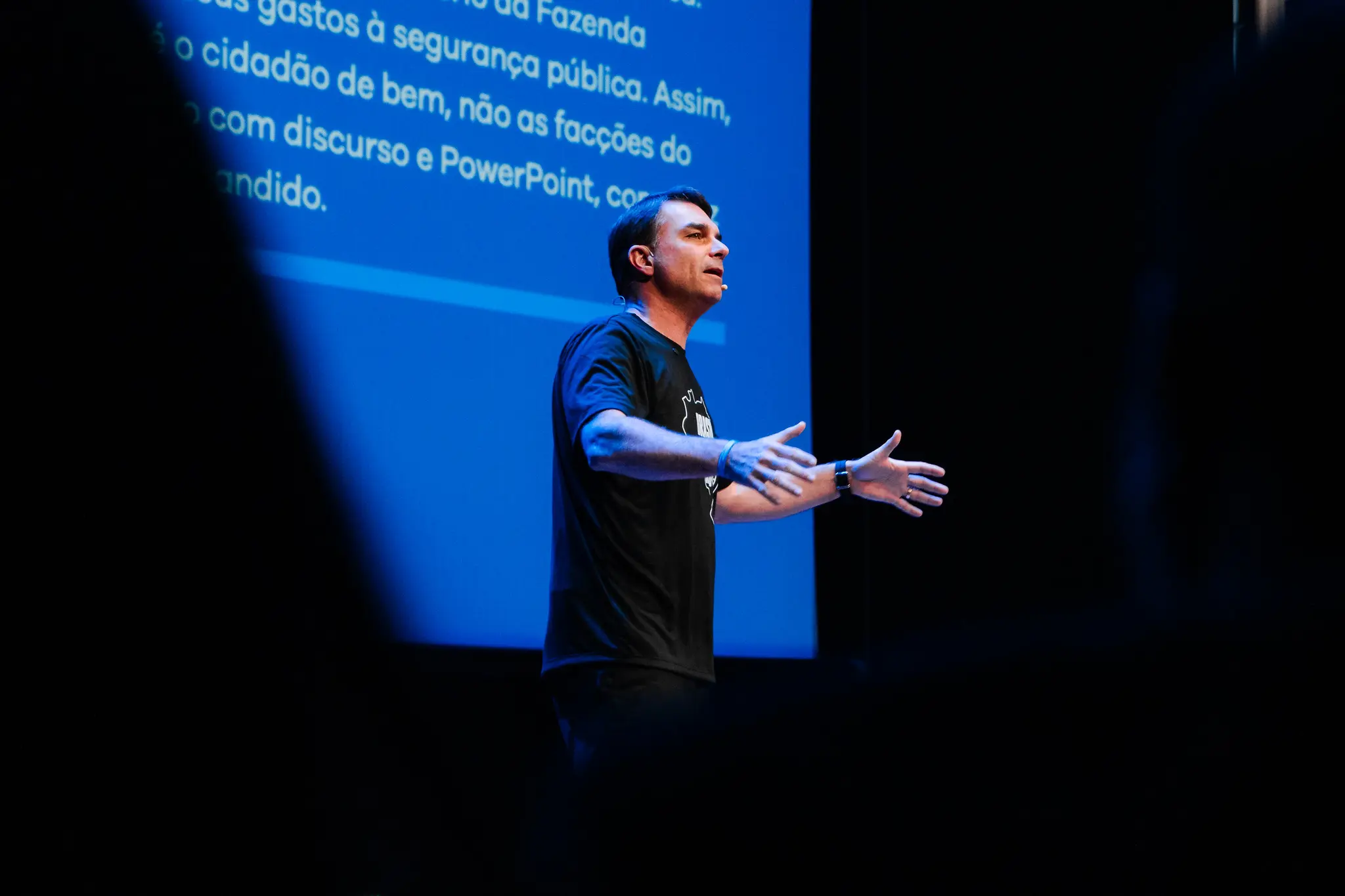 Flávio Bolsonaro diz que terceiros tentaram filiá-lo ao PT