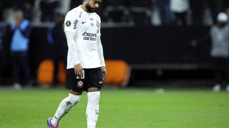 A nova declaração de Memphis Depay após clipe com sede do Corinthians em chamas