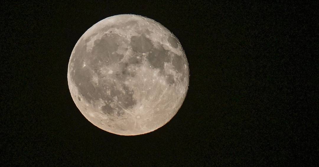 As primeiras imagens da cratera na Lua causada por foguete da SpaceX