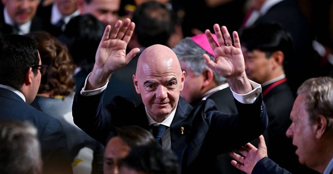 Fifa: Na Colômbia, Infantino recebe apoio do futebol sul-americano