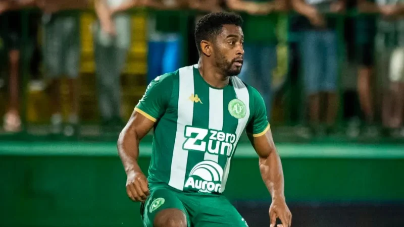 Goiás acerta contratação de lateral Chapecoense
