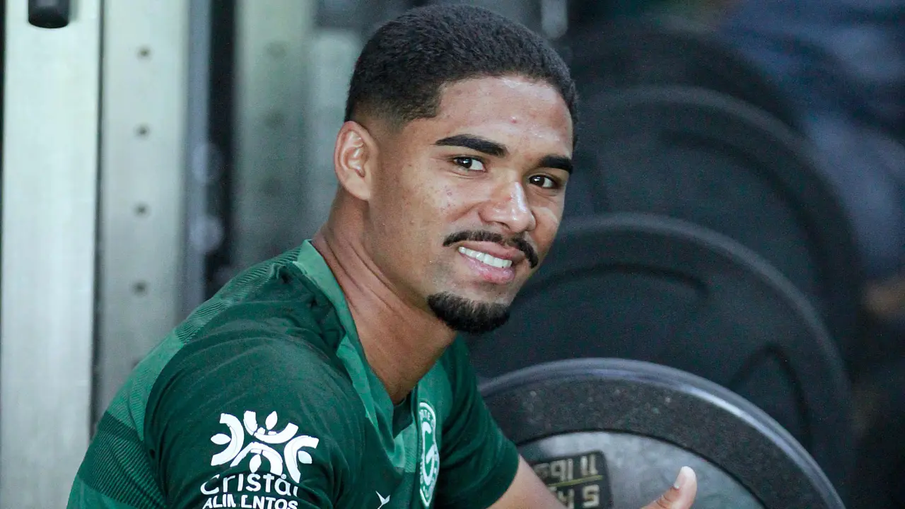 Goiás contrata em definitivo atacante Kadu Sousa; saiba detalhes