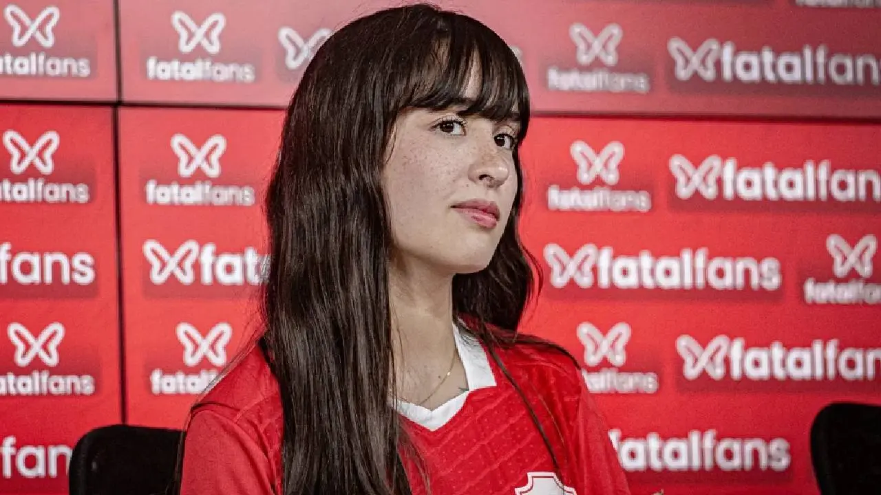Goleada do Vila gera promoção de criadora de conteúdo adulto