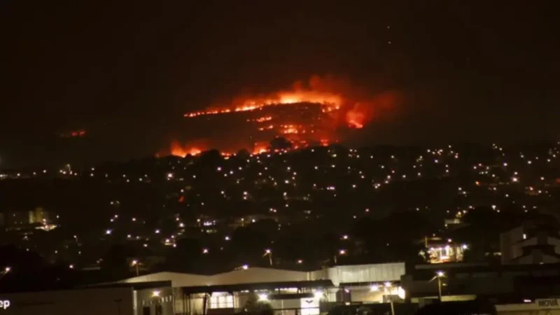 Grande incêndio na região da Serra das Areias preocupa moradores de Aparecida