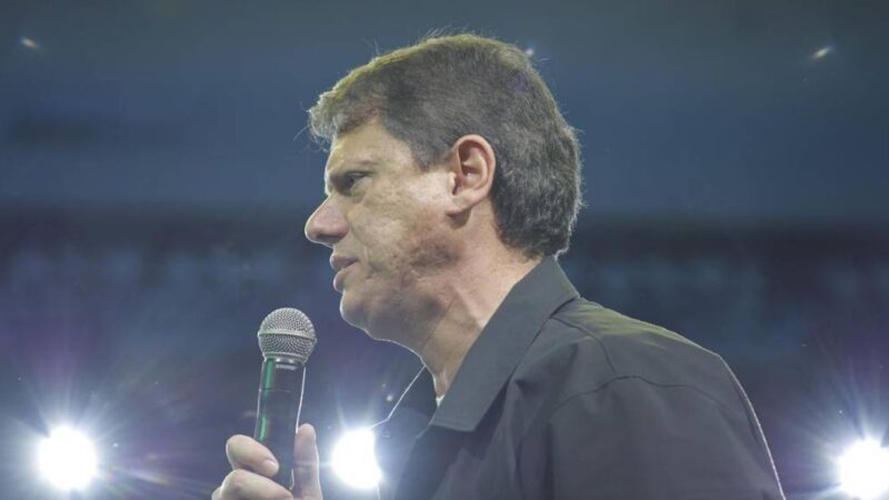 Vacina de sarampo é ‘consagrada’ e ‘fundamental’, diz Tarcísio após Eduardo fazer campanha antivacina